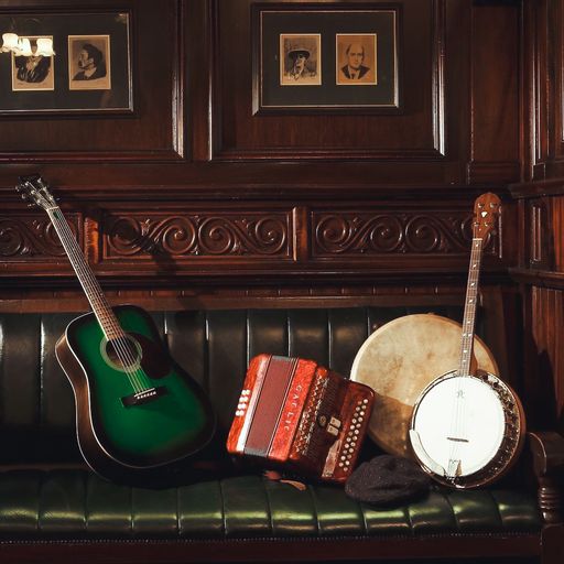 The 2023 Fleadh Nua in Ennis promises to be an exciting and innovative festival, full to the brim with Concerts, Ceilis, Sessions, Sean-Nós Dancing and Street Entertainment☘️
Running from May 27th-June 5th. It’s not to be missed! See more info here: fleadhnua.com/programme