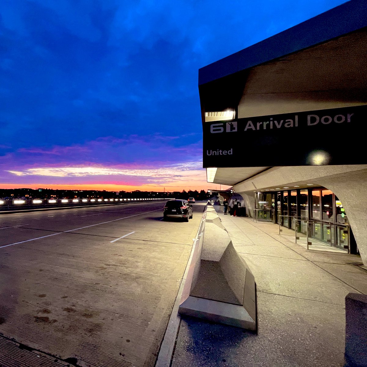I'm finally back，Landing at IAD in the early morning.  <a href="/Dulles_Airport/">Dulles Airport (IAD)</a>