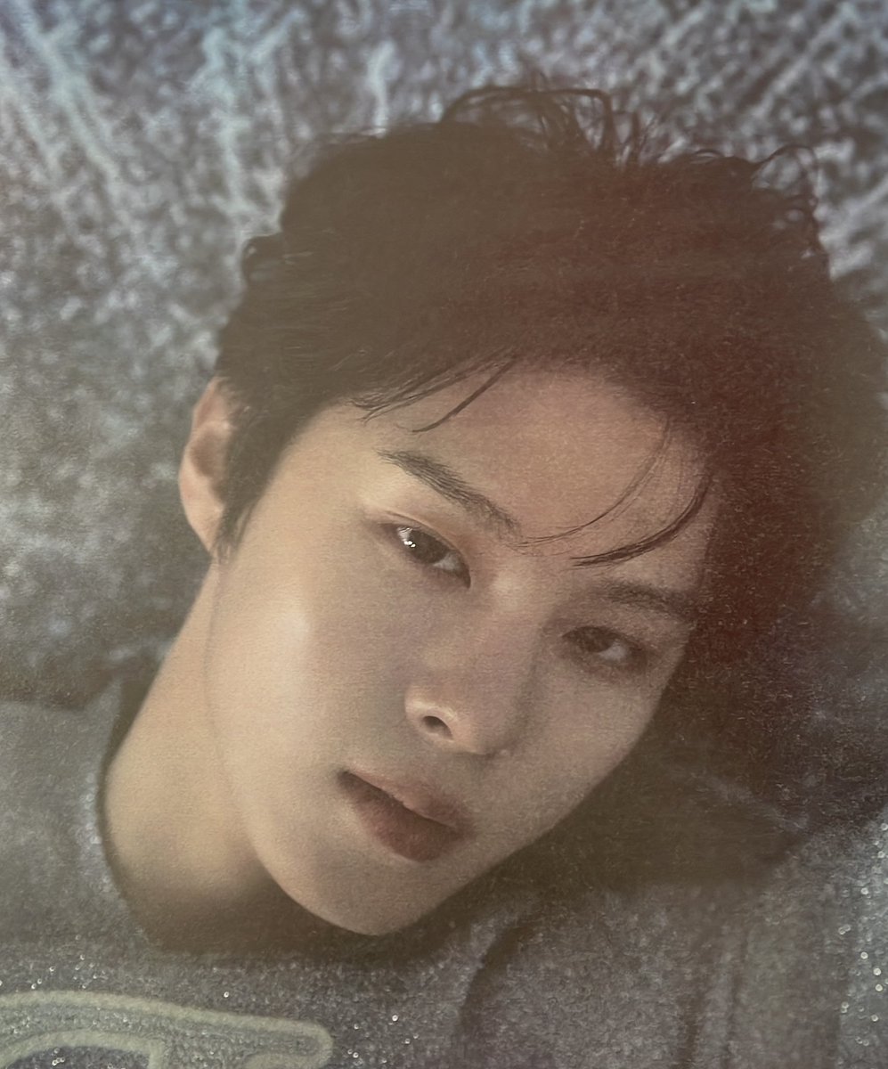 nyaaaaagiws's tweet photo. 퍼스트룩 #김우석 (1) https://t.co/Y4WhOtfV2t