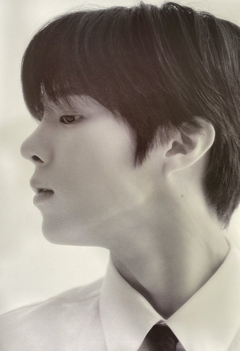 nyaaaaagiws's tweet photo. 퍼스트룩 #김우석 (1) https://t.co/Y4WhOtfV2t