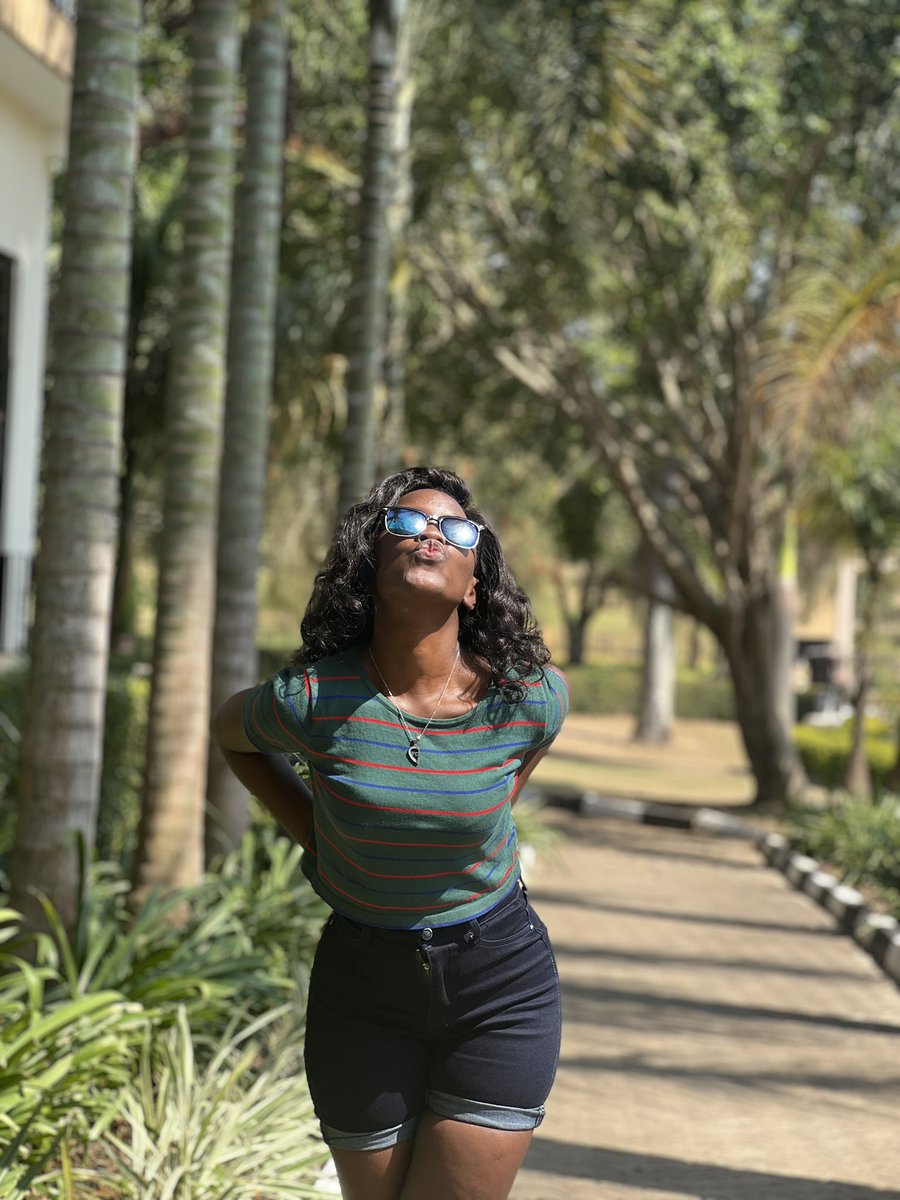 Taking us back in the weekend on a Monday. Wanna hang this coming one? Anyone ? #lifehasnoorder