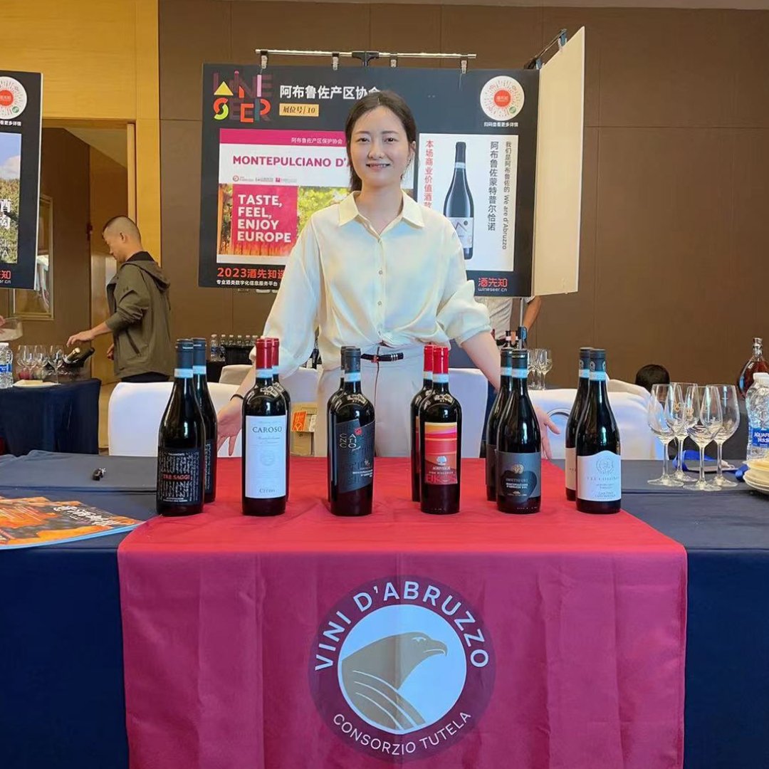 winechannelit's tweet photo. 𝗩𝗲𝗻𝗲𝗿𝗱𝗶̀ 𝟱 𝗺𝗮𝗴𝗴𝗶𝗼: #𝗥𝗼𝗮𝗱𝘀𝗵𝗼𝘄 𝗮 𝗙𝘂𝘇𝗵𝗼𝘂, 𝗹𝗮 𝗳𝗹𝗼𝗿𝗶𝗱𝗮 𝗰𝗮𝗽𝗶𝘁𝗮𝗹𝗲 𝗱𝗲𝗹𝗹𝗮 𝗽𝗿𝗼𝘃𝗶𝗻𝗰𝗶𝗮 𝗱𝗲𝗹 𝗙𝘂𝗷𝗶𝗮𝗻, 𝗶𝗻 #𝗖𝗶𝗻𝗮.

𝗡𝗲𝘅𝘁 𝘀𝘁𝗼𝗽: 𝟵 𝗺𝗮𝗴𝗴𝗶𝗼 #𝗫𝗶𝗮𝗺𝗲𝗻!

#vino #vinoitaliano #winelover #winelovers #Italy https://t.co/QakcPGDHvq