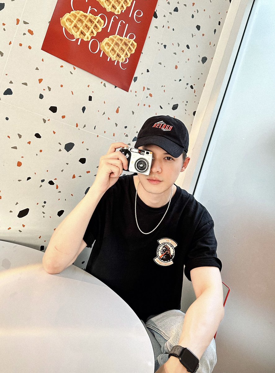 ParkValentinka's tweet photo. "Фотография – это способ чувствовать, касаться, любить. То, что вы поймали на пленку, запечатлено навсегда… пленка хранит память о мелочах даже тогда, когда вы все забыли"  – Аарон Сискинд
🤍💫
#bbil1ypn #Seng_wichai #star1ight #BillySeng https://t.co/0vi3xfy0Eg