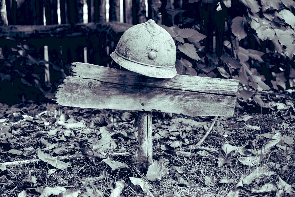BoslandJP's tweet photo. Le #8Mai, nous rendons #hommage à ceux qui ont donné leur vie pour la Nation afin de nous protéger et garantir notre liberté pour les générations futures.

#DevoirDeMémoire

Saluons leur courage et leur dévouement. https://t.co/SbEbaMBG5B