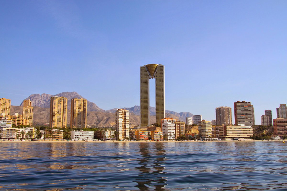 visitbenidorm's tweet photo. ¡Sumérgete en la belleza única de #Benidorm! Un paraíso donde el mar, la arquitectura y la naturaleza se unen. 😁🧡

Immerse yourself in the unique beauty of #Benidorm! A paradise where the sea, architecture and nature come together. 😁🧡

#VisitBenidorm https://t.co/rdnrqCTMIc