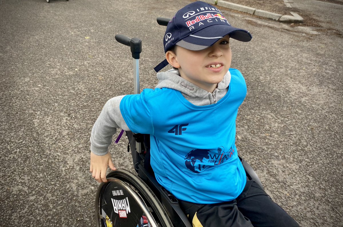 AMDearsley's tweet photo. @WFLWorldRun #emersongrant2014 #runningforthosethatcant #wingsforlifeworldrun #wingsforlife #spinalcordinjury #findacure https://t.co/W5rD4lybTg