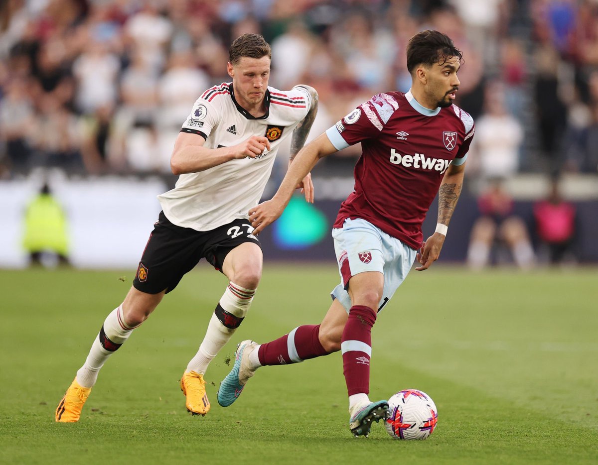 🚨🇳🇱 Rio Ferdinand on Weghorst: "If I'm Sancho, Bruno [Fernandes], Garnacho, Martial and I see him lined up as a No.10 in front of me... A No.10 has to create, make others play. I thinks his best action today was a tackle in his own box." #MUFC