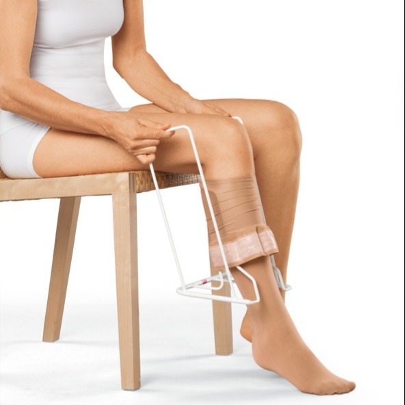 mediUKLtd's tweet photo. Last week we showed an easy way for patients to put on their compression by using the medi 2in1. Here's ๐ข๐ฏ๐ฐ๐ต๐ฉ๐ฆ๐ณ easy option (this is also ๐ฎ๐๐ฎ๐ถ๐น๐ฎ๐ฏ๐น๐ฒ ๐ผ๐ป ๐ฝ๐ฟ๐ฒ๐๐ฐ๐ฟ๐ถ๐ฝ๐๐ถ๐ผ๐ป)... the medi ๐๐๐๐น๐ฒ๐ฟ.
#compressionsocks #compression #selfcare #donning https://t.co/9n3ecEmlaW