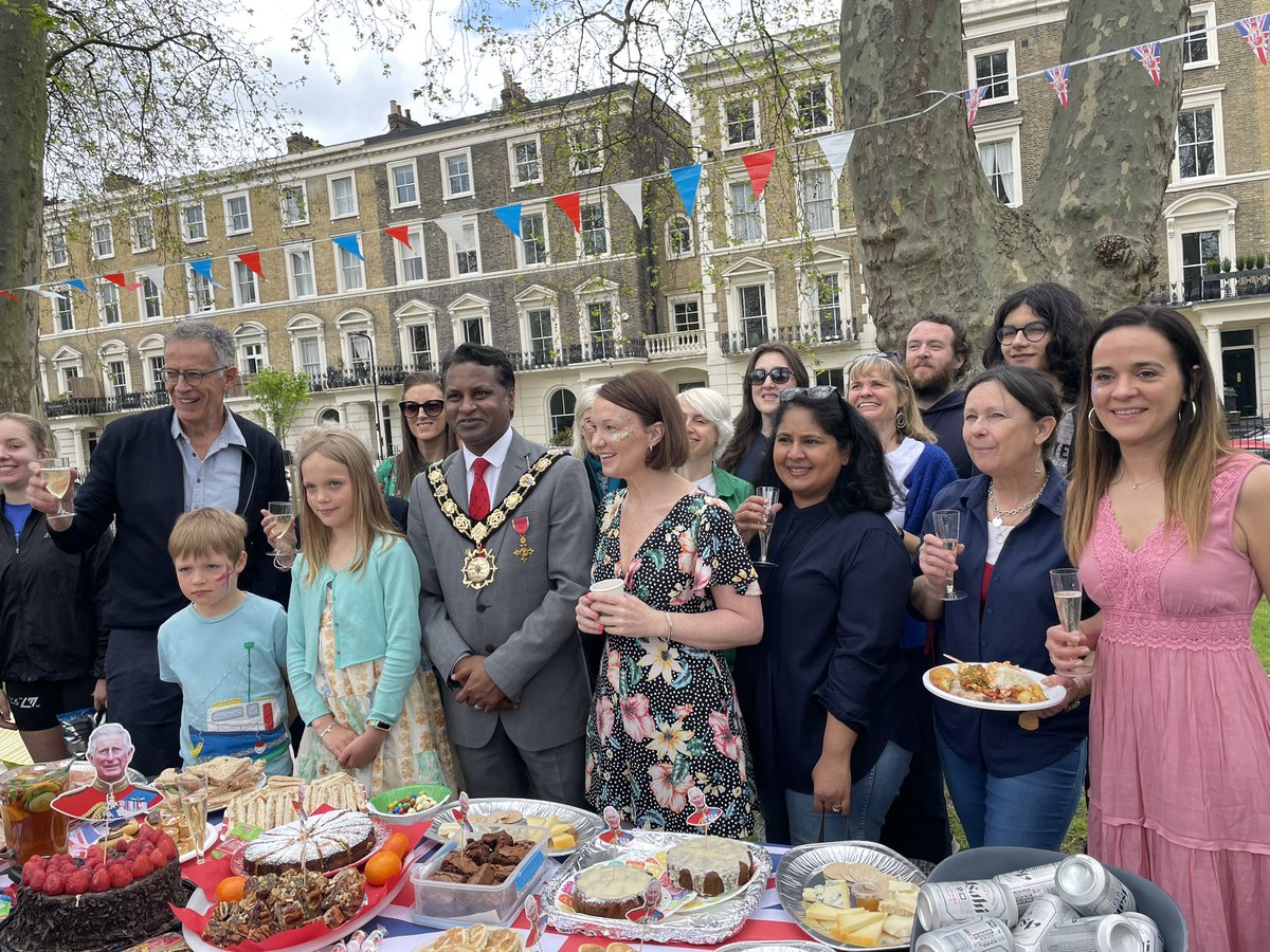 crizzlemunroe's tweet photo. Fantastic community coronation party yesterday connecting with neighbours and friends! @mayorofcamden joined us! Thank you @KOKOLondon for donating delicious food and drinks! https://t.co/PA1xrbtxAY