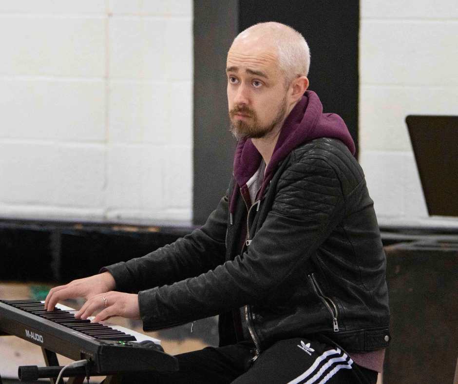 DundeeRep's tweet photo. No Love Songs opens Previews in only 3 days time! 🙌
Tickets are going fast so book your tickets now to avoid disappointment.
🎭 John McLarnon, Gavin Whitworth, Dawn Sievewright
🗓️ Sat 13 - Sat 20 May
🎟️ https://t.co/oGek1mnTDc
#nolovesongs #gigtheatre #dundeerep #theview https://t.co/ZnzycxhCT7