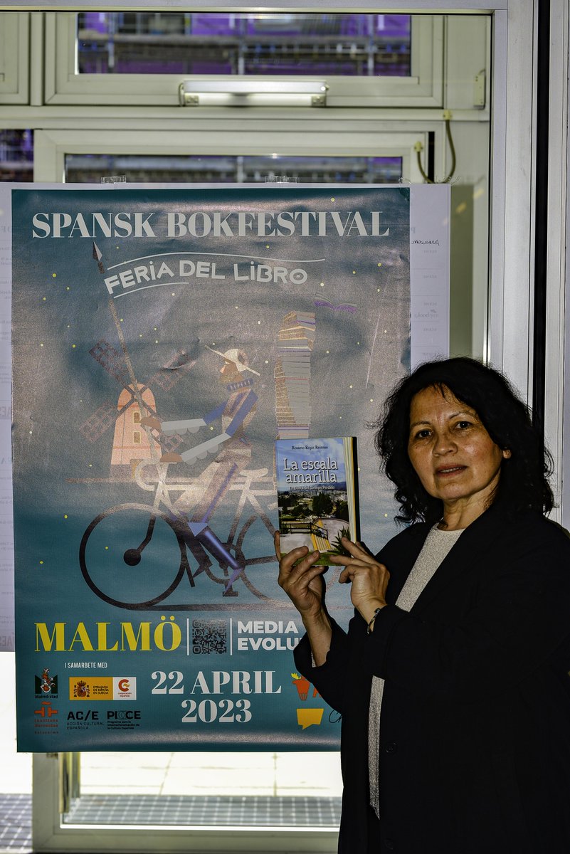 Gracias Rosario Rojas Reinoso por presentarnos tu obra "La escala amarilla". Fue un gusto conocerte y recibir tu energía. Recuerda que tienes tu casa con nosotros cuando termines tu segundo libro 
📷 Arnau Cunties y Javier A. Cobb