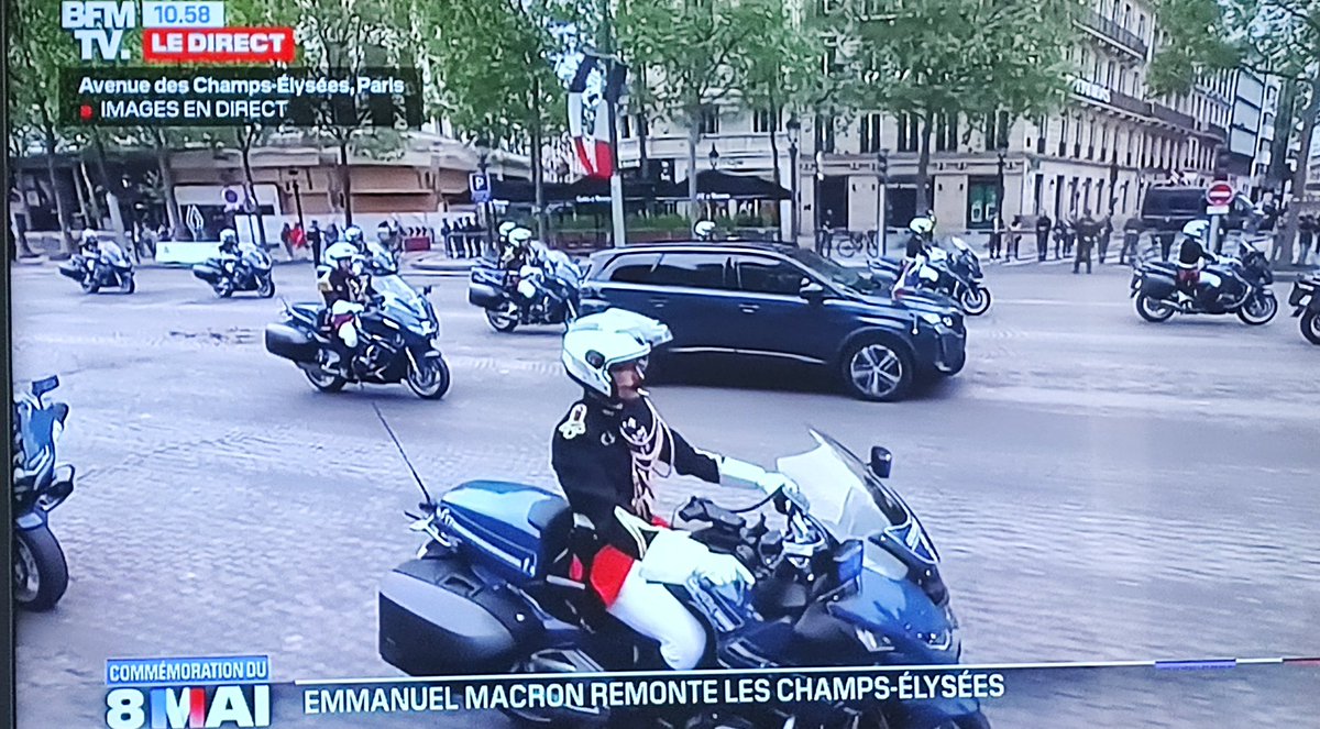 Alekes___'s tweet photo. 8 mai, Macron remonte les champs Elysées complètement vidé du peuple français 🇨🇵.
Quel honneur peut-il en tirer ?
#MacronHonte
#8mai https://t.co/X8RZGOdjjS