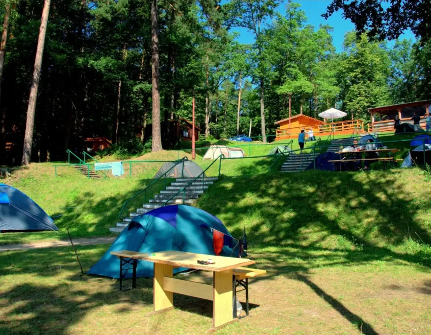 pl_wodnik's tweet photo. Na terenie naszego ośrodka można spędzić czas nie tylko w domkach drewnianych czy pokojach, ale również pod namiotem ⛺ 

Aktywny wypoczynek i malownicze krajobrazy gwarantowane! 

#wakacje #natura #Mazury https://t.co/07ttQjIRhG