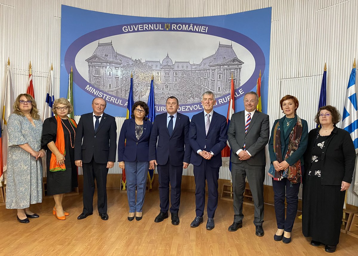 Flitsbezoek aan Roemenië door Rector @ArthurPJMol <a href="/WUR/">Wageningen U&R</a> draagt bij aan NL realisatie ambities versterking Zuid-Oostflank #Europa ter verbetering van #klimaat #voedselzekerheid #veiligheid. <a href="/Groenpact/">GroenPact</a> <a href="/minlnv/">Minlvvn</a> <a href="/MinOCW/">Ministerie van Onderwijs, Cultuur en Wetenschap</a>: sleutelrol voor #GroenOnderwijs