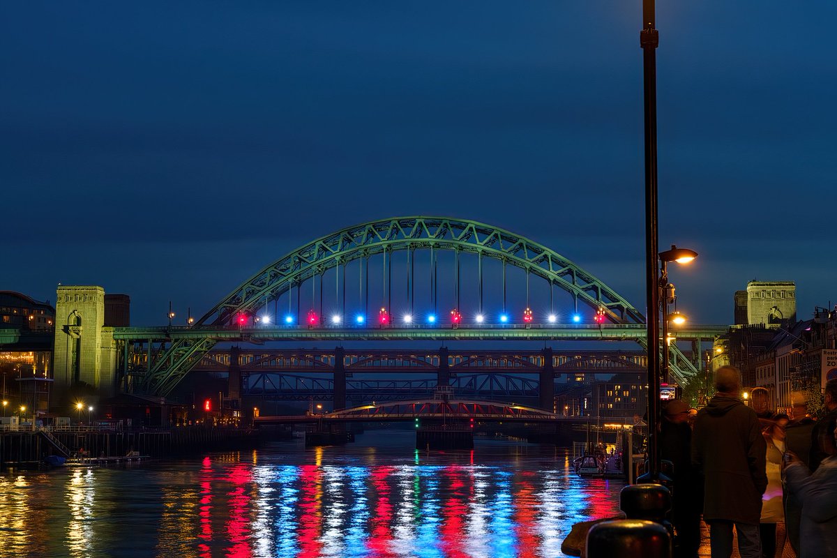 ChunAlan's tweet photo. #lightupthenation #newcastlegateshead #WexMondays https://t.co/y4ynJsIlhg