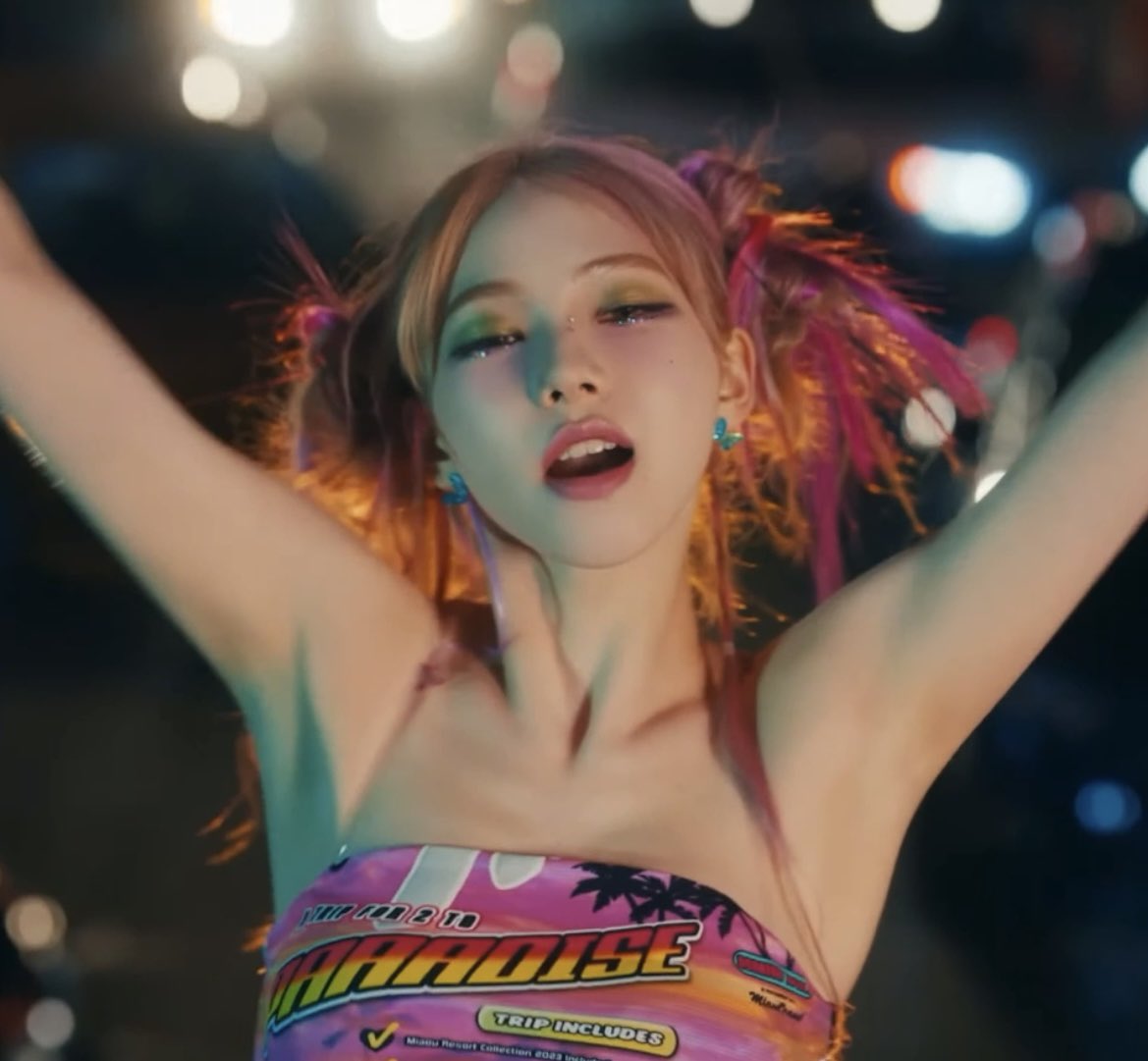 ujiminphoria's tweet photo. MISS KARINA?!!!? THE PINK HAIR OMG https://t.co/hzoyu5osHA