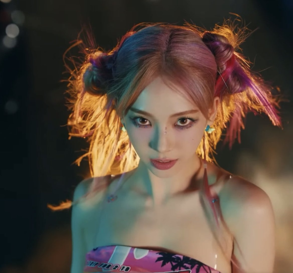 ujiminphoria's tweet photo. MISS KARINA?!!!? THE PINK HAIR OMG https://t.co/hzoyu5osHA