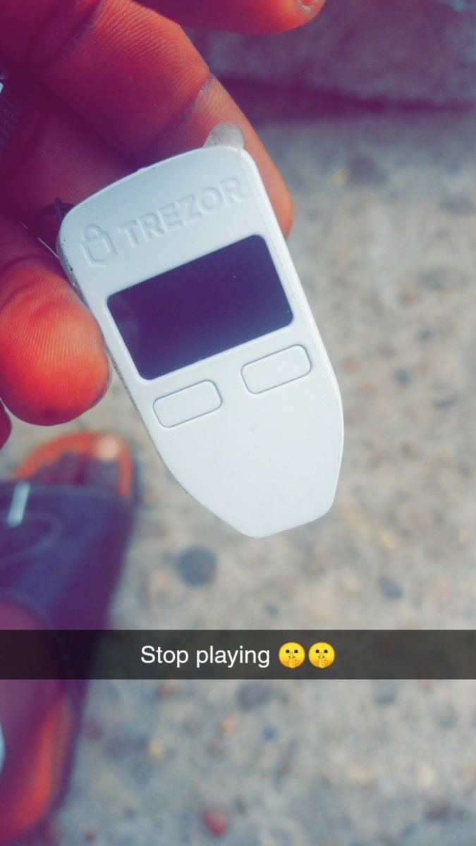 onome777's tweet photo. At the back on my farm ....where no eyes can see ...behold 🙈🙈🤣🤣✌️😌..... Security is key ✌️ #notyourkeynotyourcrypto https://t.co/pSAz0gXELF