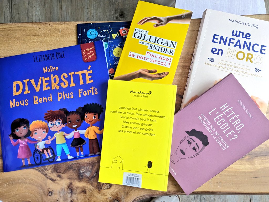 SarahKMgn's tweet photo. Always broadening my view
 #ÉGALITÉHF #LGBT #kidrespect #Diversity
 @CarolGilligan1 #marioncuerq @StopVEO #gabriellerichard #clementinedupontavice
📚
"Notre diversité nous rend + forts"
"Pourquoi le patriarcat"
"Hétéro,l'école?"
"Truc de fille ou de garçon" 
"Une enfance en nORd" https://t.co/gJaJZokRZB