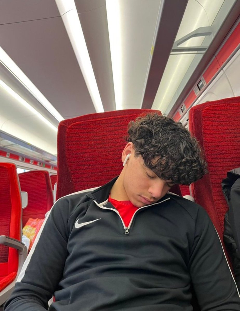away_ends's tweet photo. Leyton Orient Sleeper Going To Bradford City Today 😴📷...

Credit- (@JoshFel43418864)
(#)- #LOFC | #bcafc https://t.co/3rsA8iKmQb