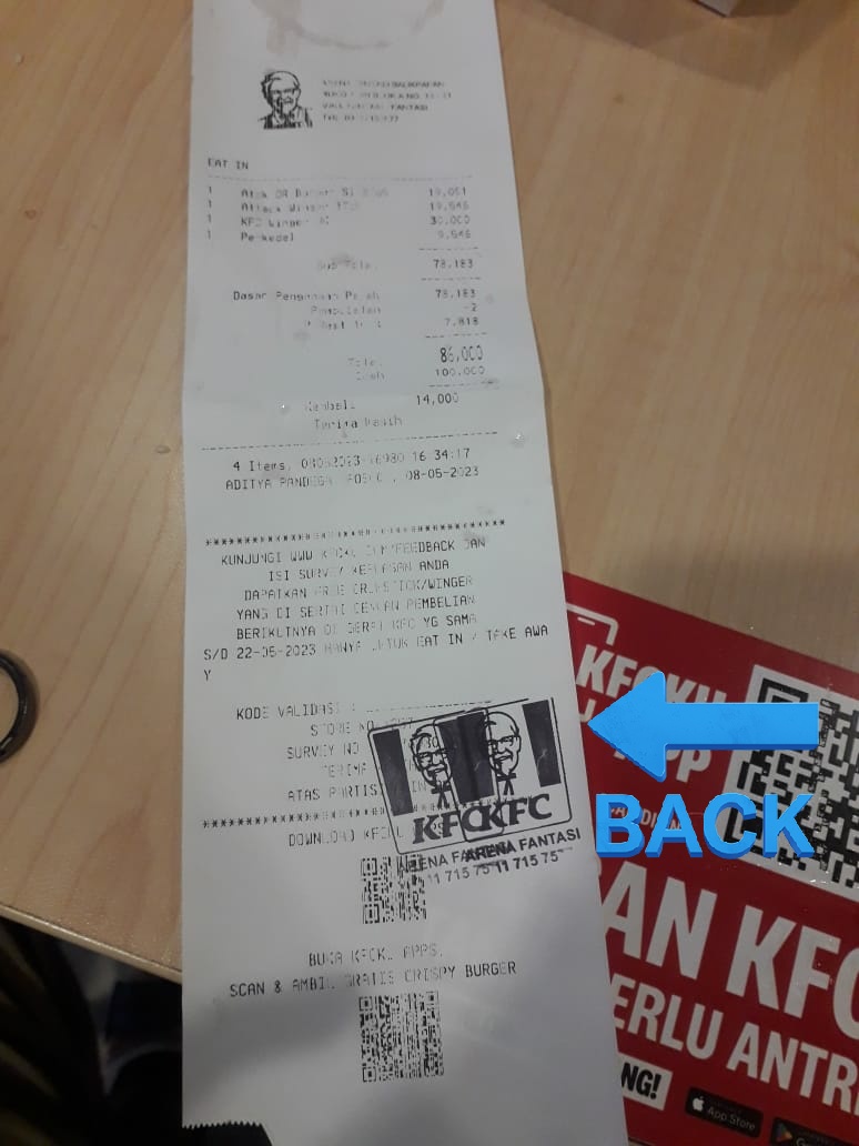 RiiO_Bpp89's tweet photo. @KFCINDONESIA  Min.. Kenapa setiap makan di KFC, bagian informasi survey yg di tunjuk tanda panah selalu dengan sengaja ditutupi dengan stempel begitu? Kadang dirobek bagian itu nya sama kasir. Apakah ini bagian dari modus agar tidak bisa disurvey oleh pelanggan? Mohon pencerahan https://t.co/JYLWyCvFWY