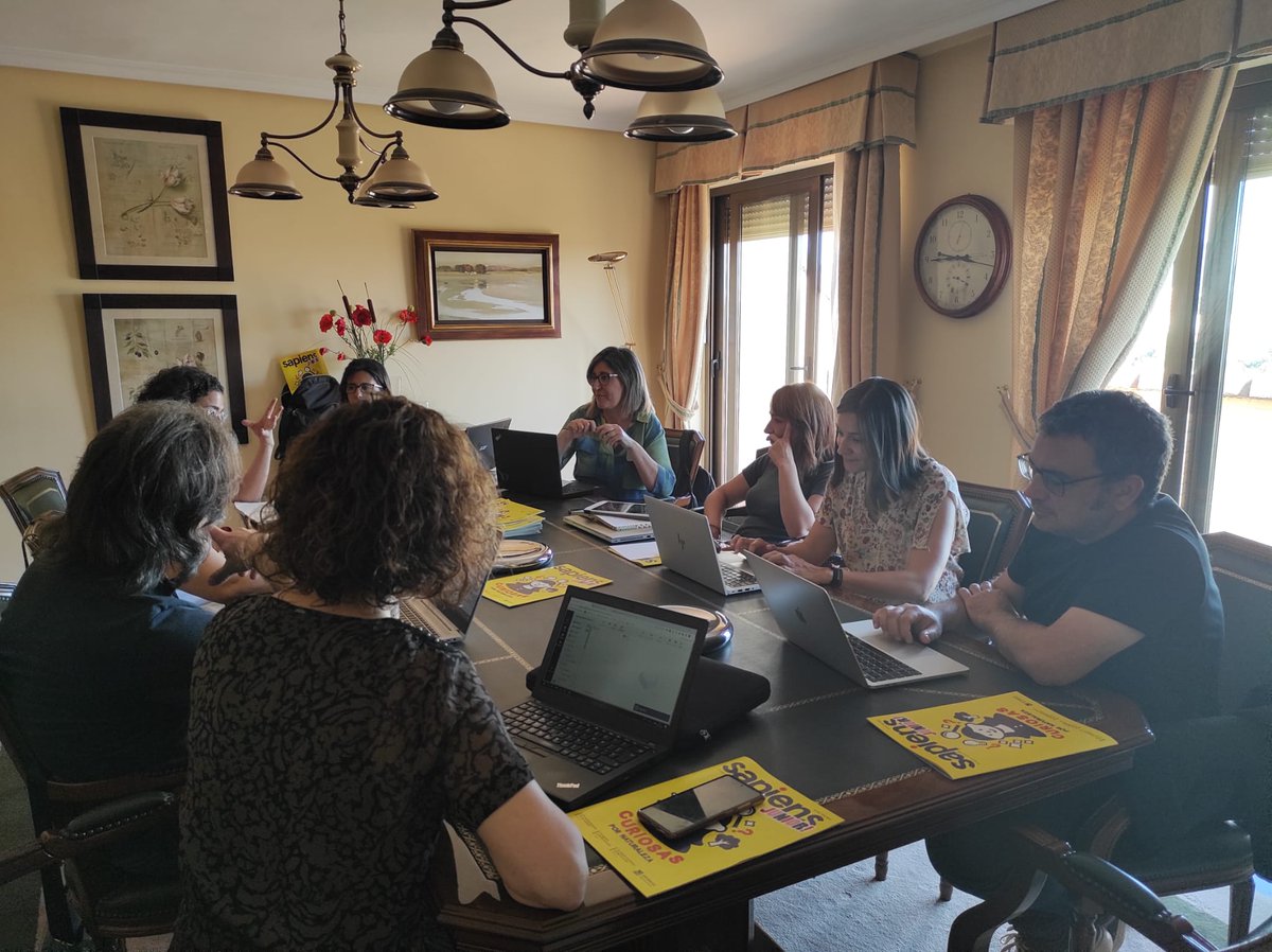 CordobaCiencia's tweet photo. 👩💻👨💻 Córdoba acoge la reunión del subgrupo de trabajo "Consolidación de las UCCs" de #RedDivulga de @CrueUniversidad, que trabaja en estrategias para afianzar la divulgación y la comunicación científica que se hace desde estas estructuras que son las UCCis https://t.co/qcaPGJDeG1