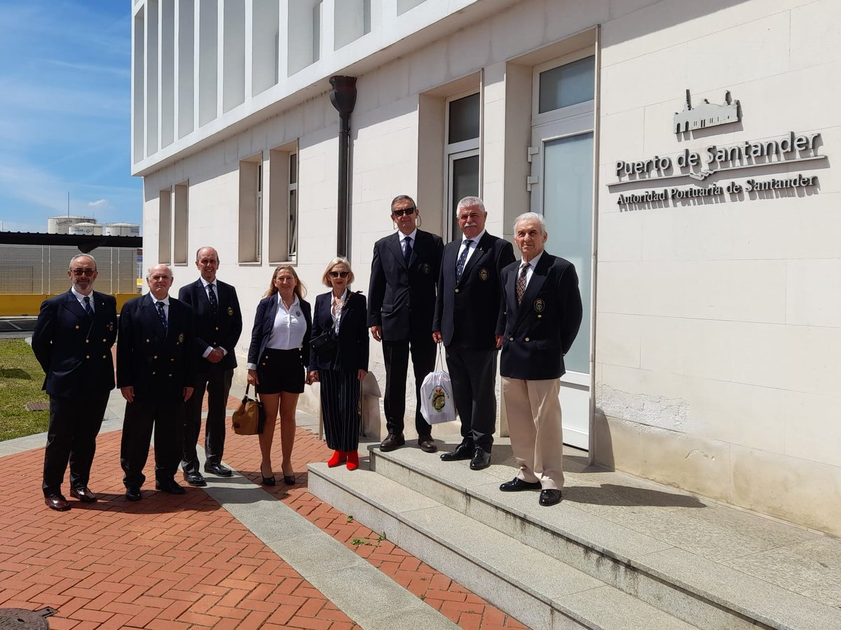 port_santander's tweet photo. ⚓️Encantados de recibir en #PuertodeSantander a  Capitanes de #Yate de la Real Asamblea Española de Capitanes de Yate #RAECY

🦺Esperamos que hayan disfrutado de la visita❗️

#APS #SantanderPortAuthority #puerto #Santander #Cantabria https://t.co/8G1C1D44Pb