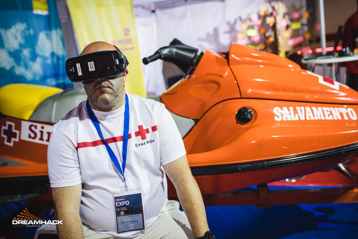 OpenWorldNowcom's tweet photo. ¡Feliz #DiaMundialDeCruzRoja! 

📸 Fotos de su presencia en la Zona Expo de #DHVLC19 https://t.co/bx8lchJgTT