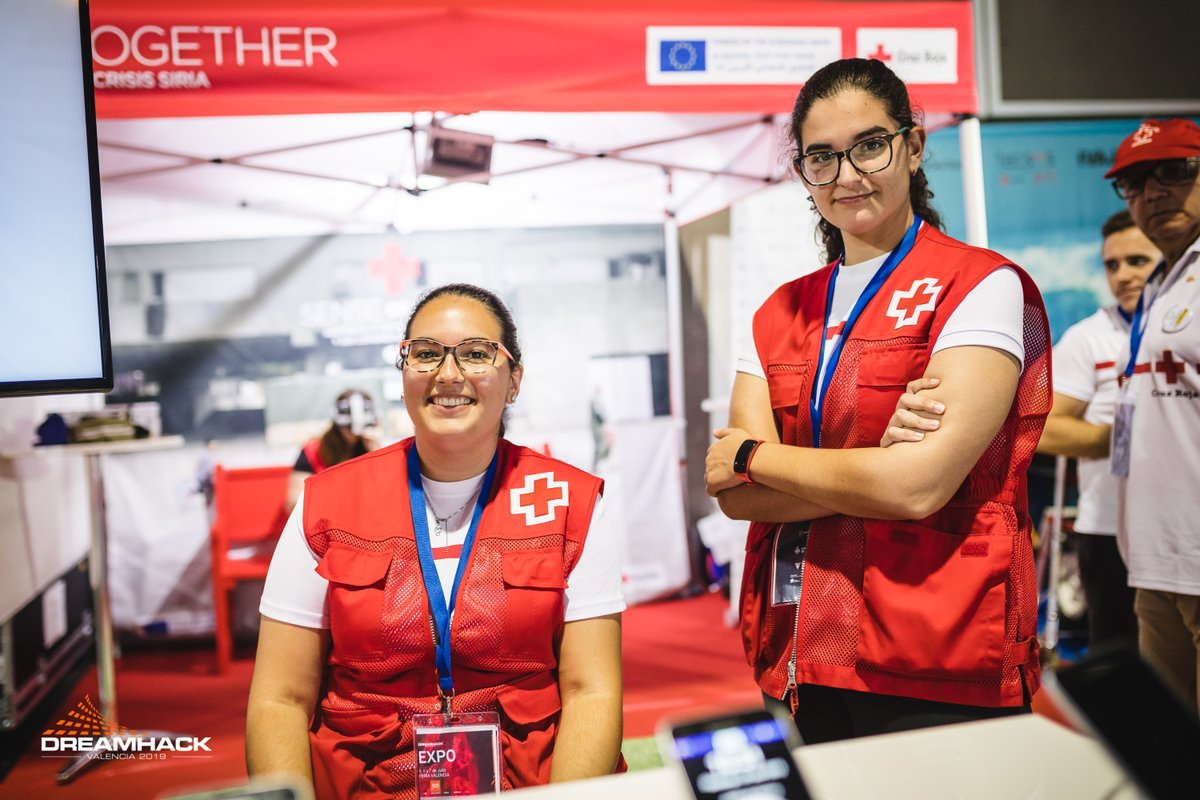 OpenWorldNowcom's tweet photo. ¡Feliz #DiaMundialDeCruzRoja! 

📸 Fotos de su presencia en la Zona Expo de #DHVLC19 https://t.co/bx8lchJgTT