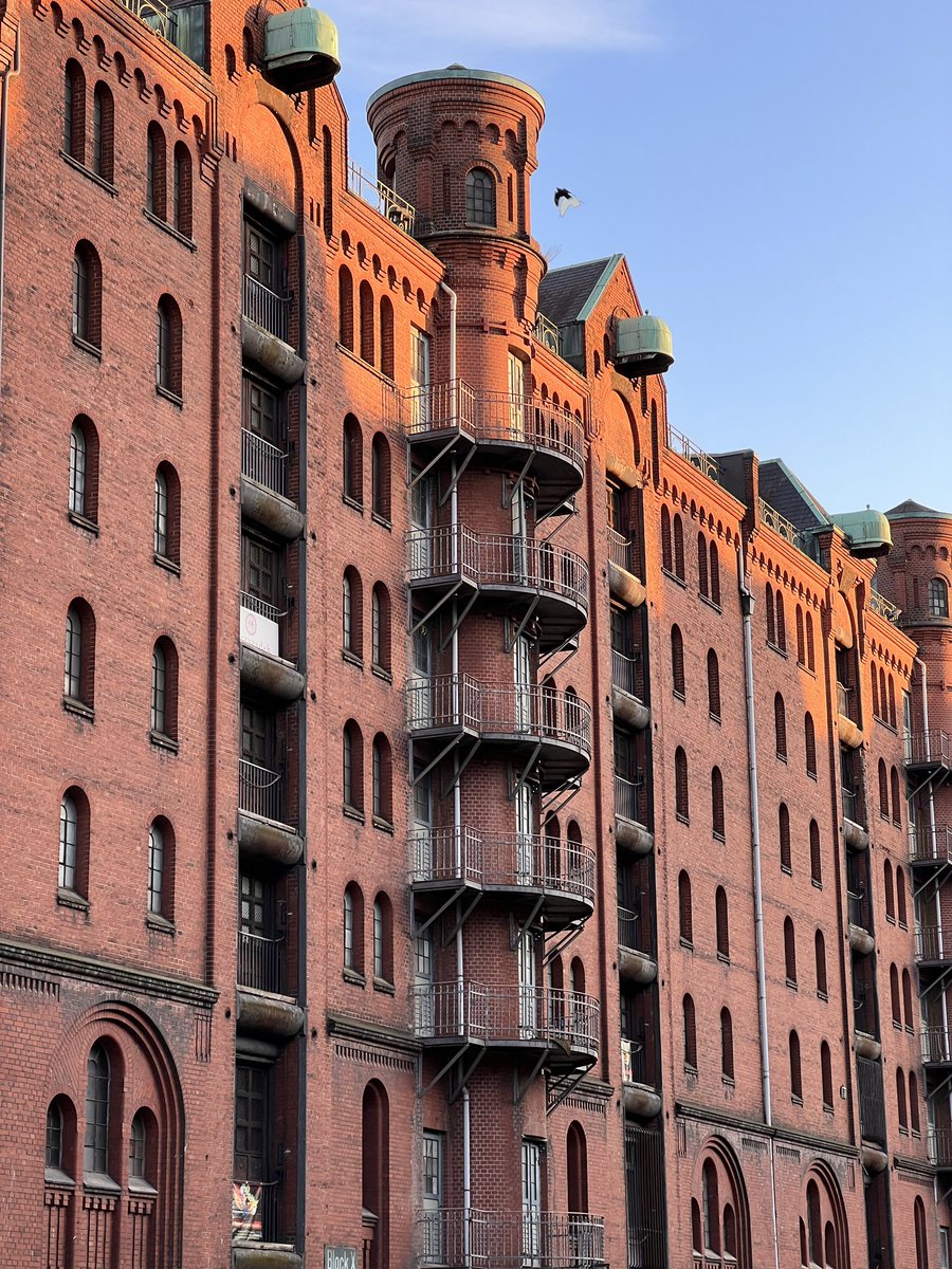 Wir sind auf der #OMR in Hamburg, DM 4 coffee 😜

#Hamburg #OMR23 #Tech #Digitalisierung