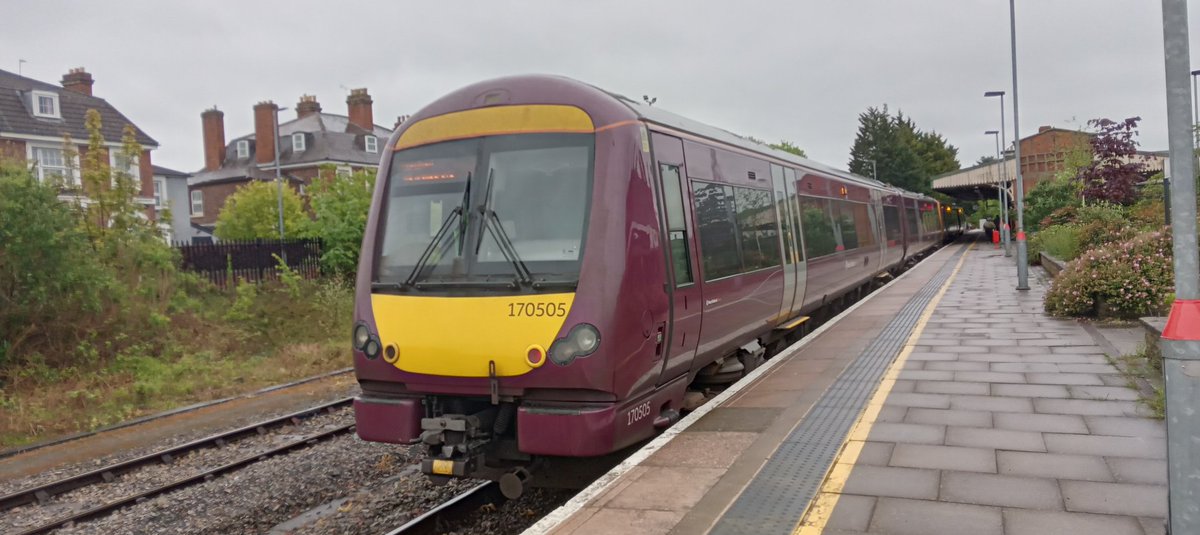NotYOLOSmh's tweet image. Class 172 ✅️
WMR 170 that are soon going to EMR ✅️

#Class170 #Class172 @WestMidRailway