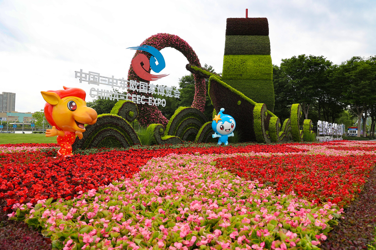 InsightNingbo's tweet photo. #Ningbo has been gearing up for the 3rd China-CEEC Expo, with citywide floral displays inspired by the expo’s theme. #CEECinNingbo #ChinaCEEC https://t.co/xlQ7blqUNv