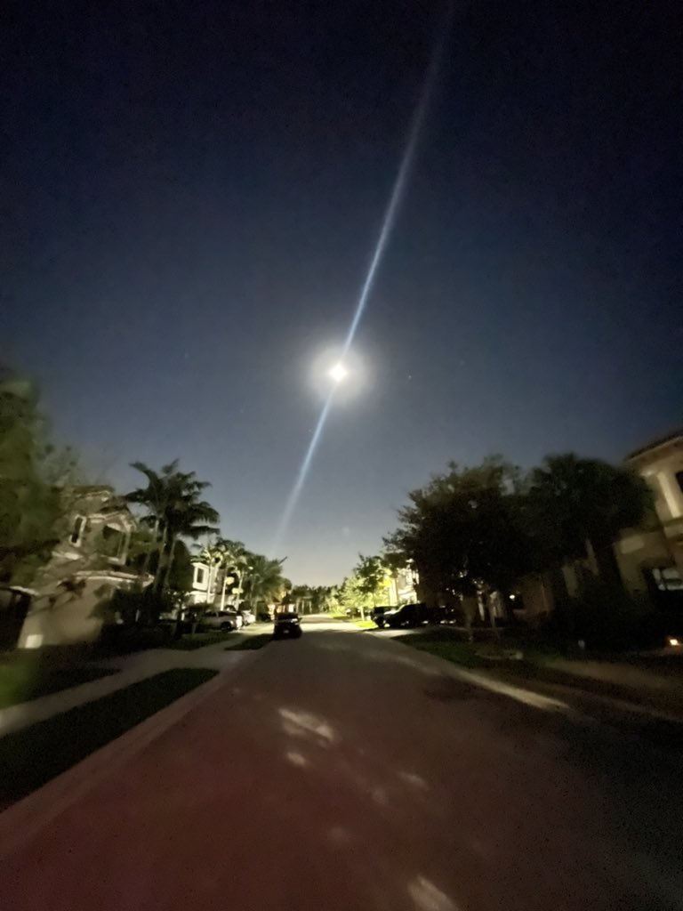 lonjets's tweet photo. Good morning from Delray Beach, Florida! #theworkinglife #grateful #springsteen
Early in the morning factory whistle blows
Man rises from bed and puts on his clothes
Man takes his lunch, walks out in the morning light
It's the working, the working, just the working life https://t.co/zlj8A15XoU