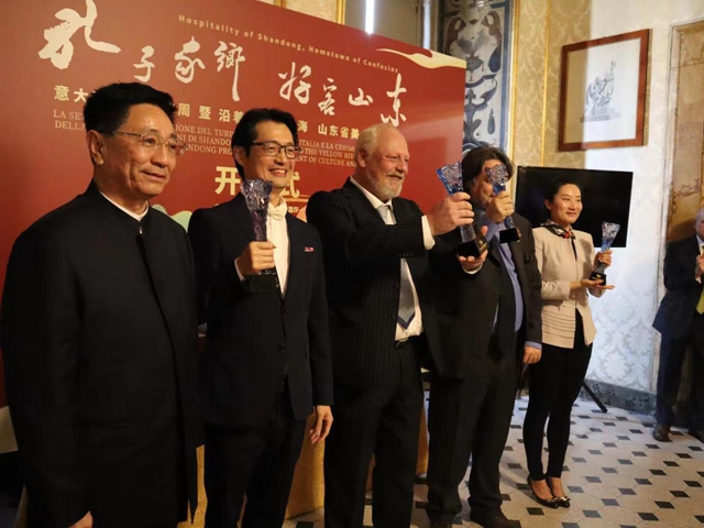 TouchShandong's tweet photo. A cultural tourism promotion event was held in Rome, Italy on May 6. At the opening ceremony, Riccardo Busi, president of the International Federation of Photographic Art (FIAP), announced to establish the China Coordination Office of the FIAP in Shandong province. #Shandong https://t.co/6i8iGJjecI