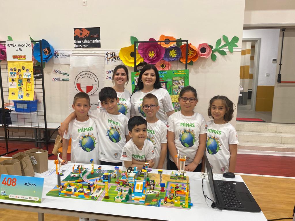 ilkaygirginerdg's tweet photo. +++ @BilimKahraman “Minik" kategoride başardılar.
Poster-lego modelleriyle, takım çalışmasında örnek işle; kupa ve madalyalarını aldılar.🏆🥇
Rüzgarınız eksik olmasın Takım Mimas…
Başarınız, öğrenme aşkınız, sorularınız sınır tanımasın!🧿❤
#Karaburun #takımmimas #firstlego https://t.co/iYkCWsJmf3
