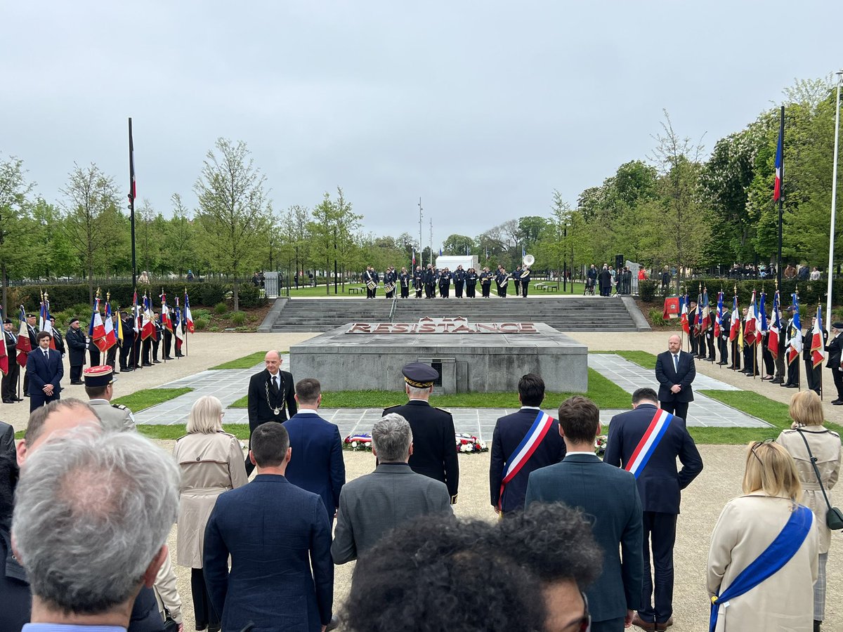 EricQUENARD's tweet photo. Je participe ce matin au 78e anniversaire de la Victoire de 1945 à #Reims en présence d’une délégation de la ville de Tchernihiv (Ukraine) https://t.co/D9UL74VKUk