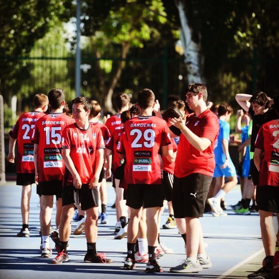 Chicas y chicos de <a href="/BMBardenas/">BalonmanoBardenas</a>  también os esperamos este año en esta 🥳