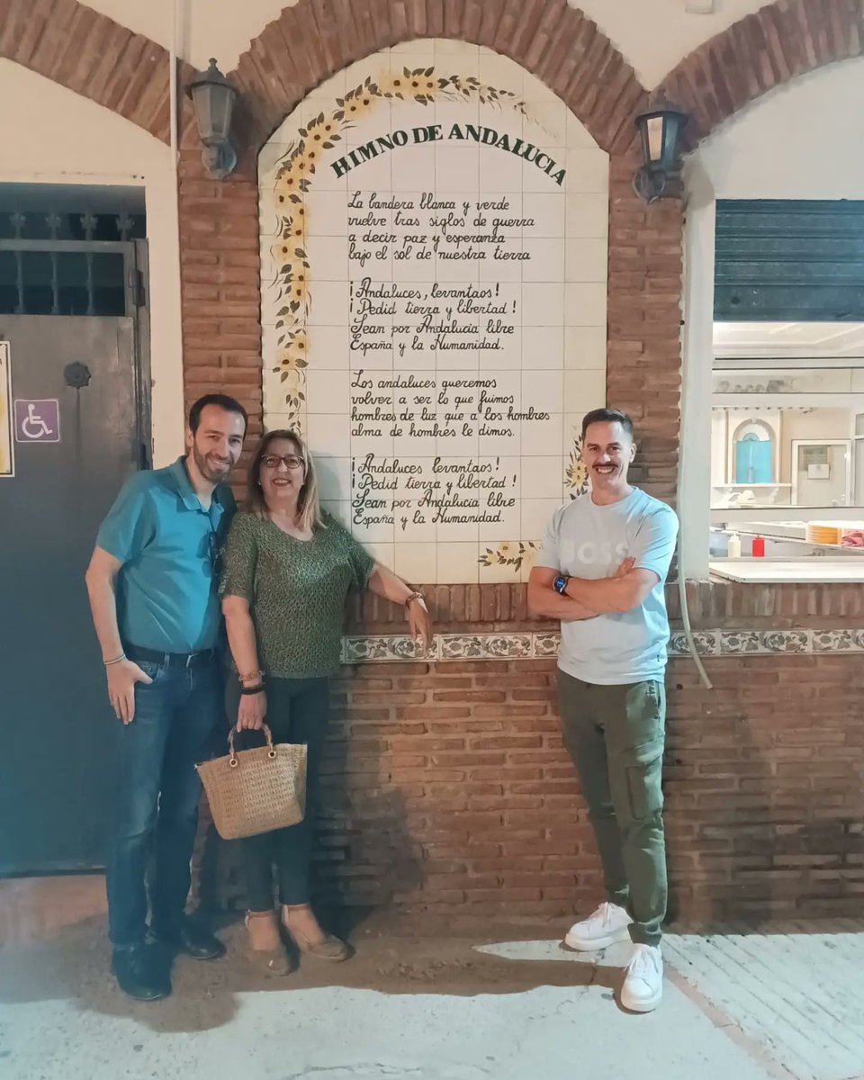 Axsi_Jerez's tweet photo. 👉 Nuestro candidato @SantiagoCasal junto a su equipo estuvieron el pasado viernes visitando la Barca de la Florida para conocer a los vecinos, comerciantes y sus demandas y reivindicaciones.

Todos somos importantes 💚

Porque mereceis más.

#jerezmerecemás https://t.co/mSqdhTm3Ds