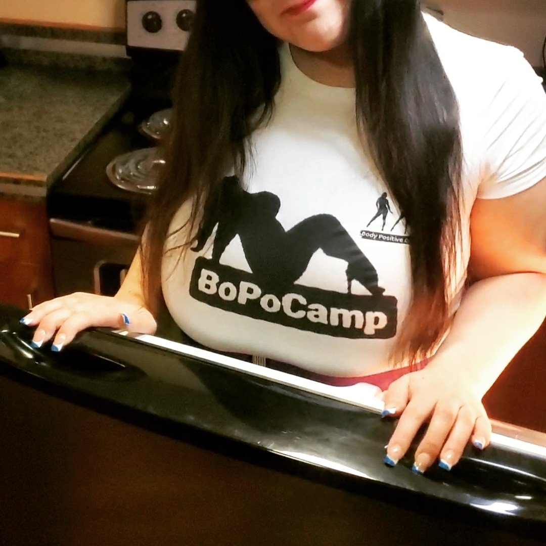 BoPoCamp's tweet photo. Like this tweet if you support body positive women and retweet to join us. Happy model Monday ❤️ #BoPoCamp
#MerchModel : @SativaVika https://t.co/h1tIGxEzF3