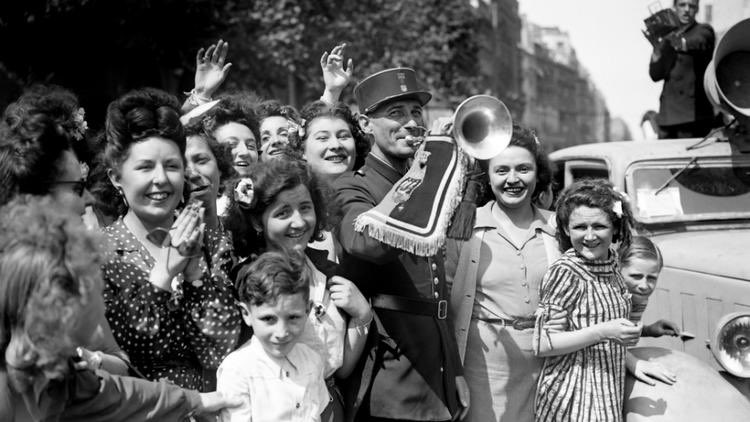 GossipRoomOff's tweet photo. 🚨 Il y a 78 ans jour pour jour, la France célèbrait la victoire. Le 8 mai 1945, l’Allemagne nazie vennait de capituler marquant la fin de la Seconde Guerre Mondiale en Europe. 🇫🇷 (via CNews) https://t.co/BhYpzhH8it