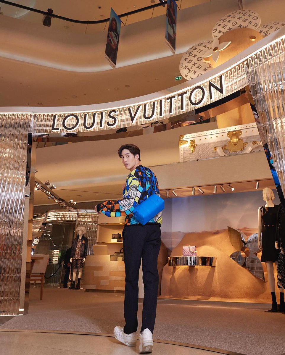 Daffodi33277357's tweet photo. 🫠🫠@LeeThanapob @TNPLEEconnect 
#LVPopUpStore
#LouisVuitton 
#thanapob_lee #ต่อธนภพ 
#tnpleeconnect 
©️ellethailandofficial https://t.co/KQXGwsQ4Zi