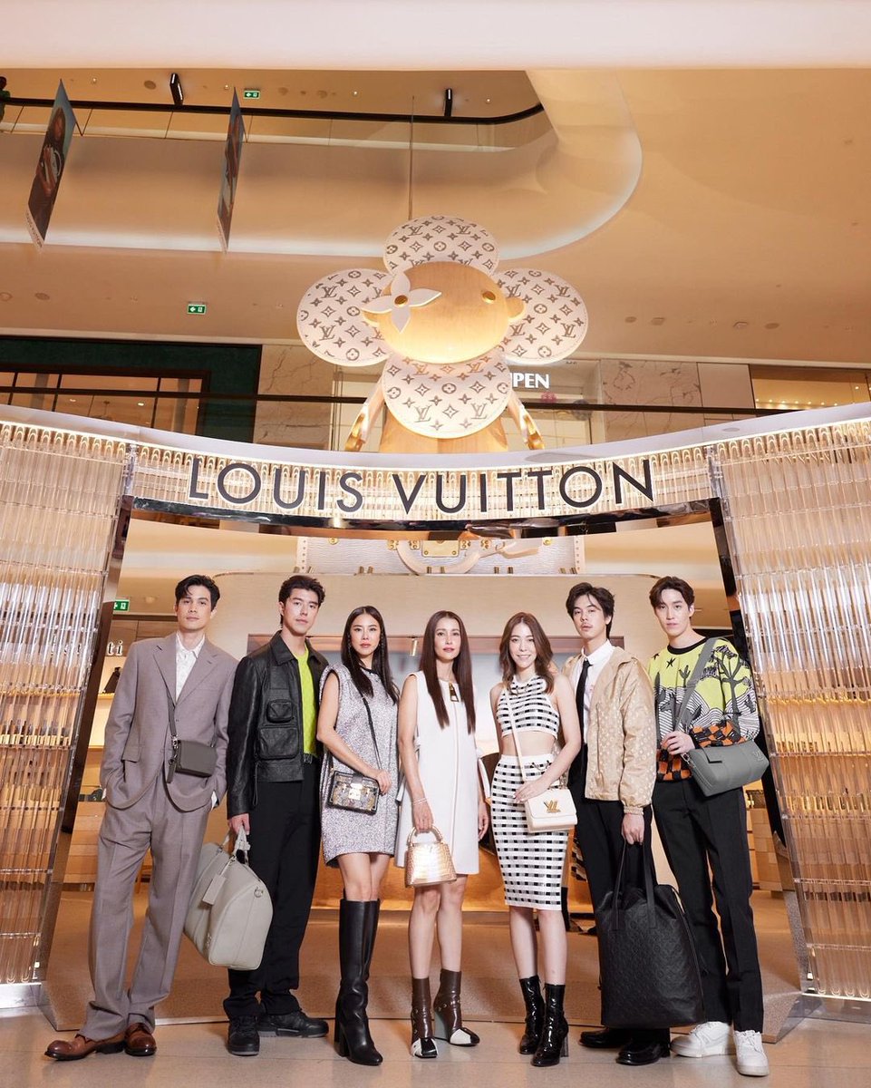 Daffodi33277357's tweet photo. 🫠🫠@LeeThanapob @TNPLEEconnect 
#LVPopUpStore
#LouisVuitton 
#thanapob_lee #ต่อธนภพ 
#tnpleeconnect 
©️ellethailandofficial https://t.co/KQXGwsQ4Zi