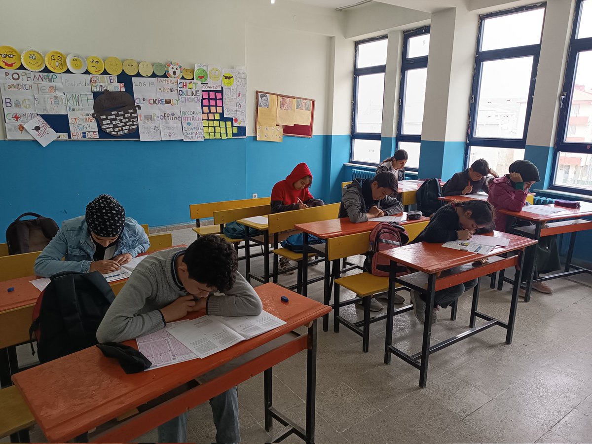 OoTekman's tweet photo. 7.sınıflara kazanım değerlendirme  8.sınıflara ise liselere geçiş sınavı denemesi yaptık. 💫
@skaygusuz 
@suatsefil 
@on_yuksel 
@Erzurum_Mem 
@MemTekman https://t.co/uSiUbTsbHN