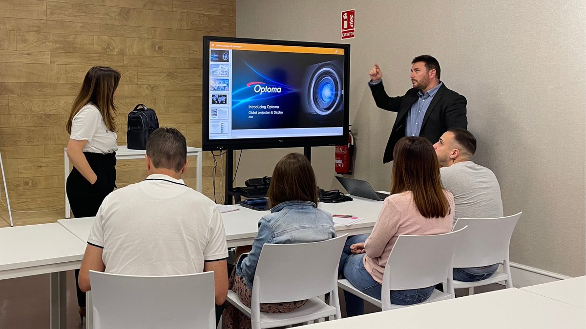 Optoma España tweet media