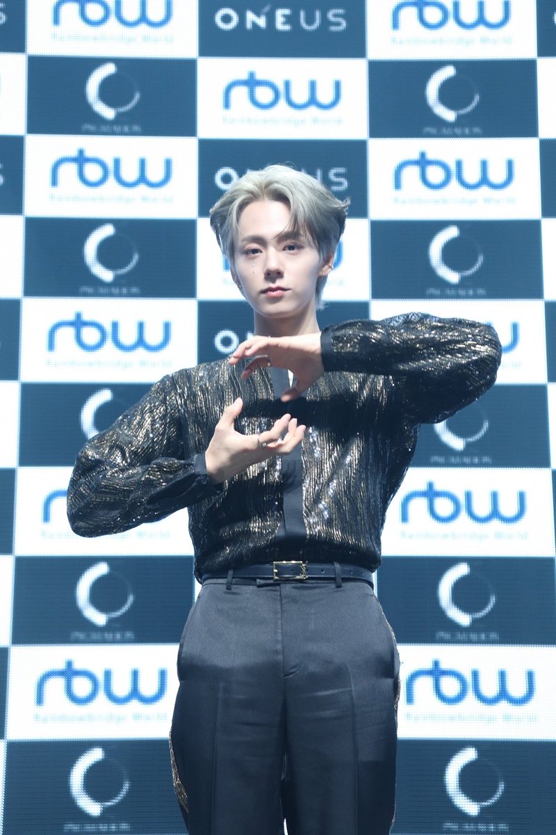 woongaIIery's tweet photo. 230508 | ONEUS 'PYGMALION' Media Showcase

#원어스 #환웅 #ONEUS #HWANWOONG https://t.co/fmMEDF1RLW
