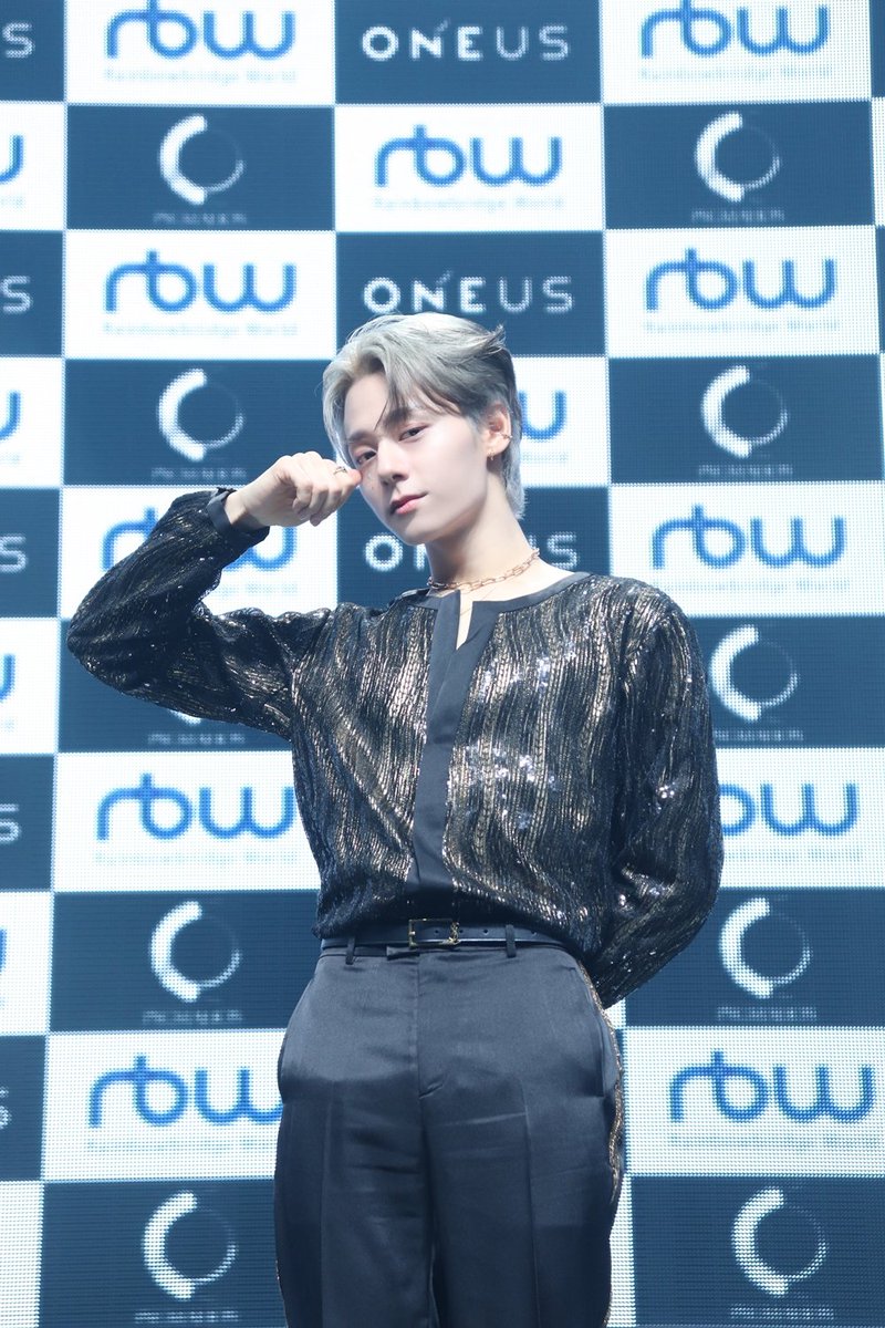woongaIIery's tweet photo. 230508 | ONEUS 'PYGMALION' Media Showcase

#원어스 #환웅 #ONEUS #HWANWOONG https://t.co/fmMEDF1RLW