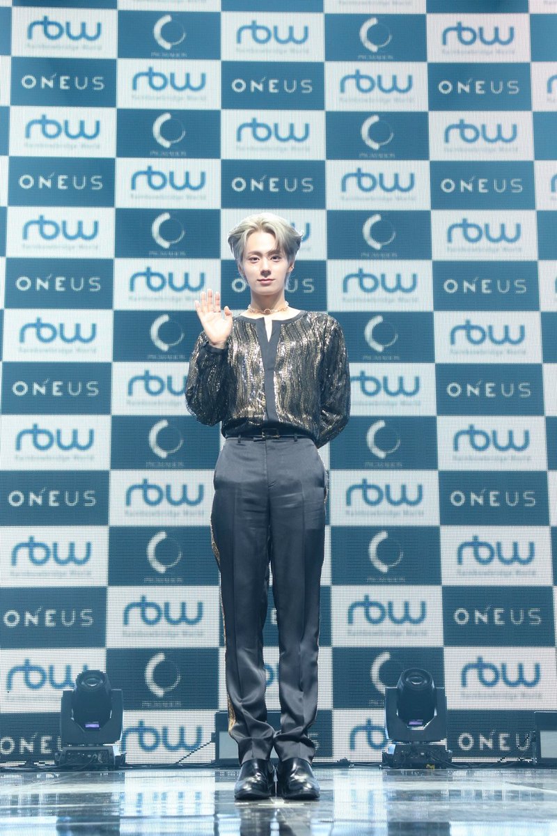 woongaIIery's tweet photo. 230508 | ONEUS 'PYGMALION' Media Showcase

#원어스 #환웅 #ONEUS #HWANWOONG https://t.co/fmMEDF1RLW