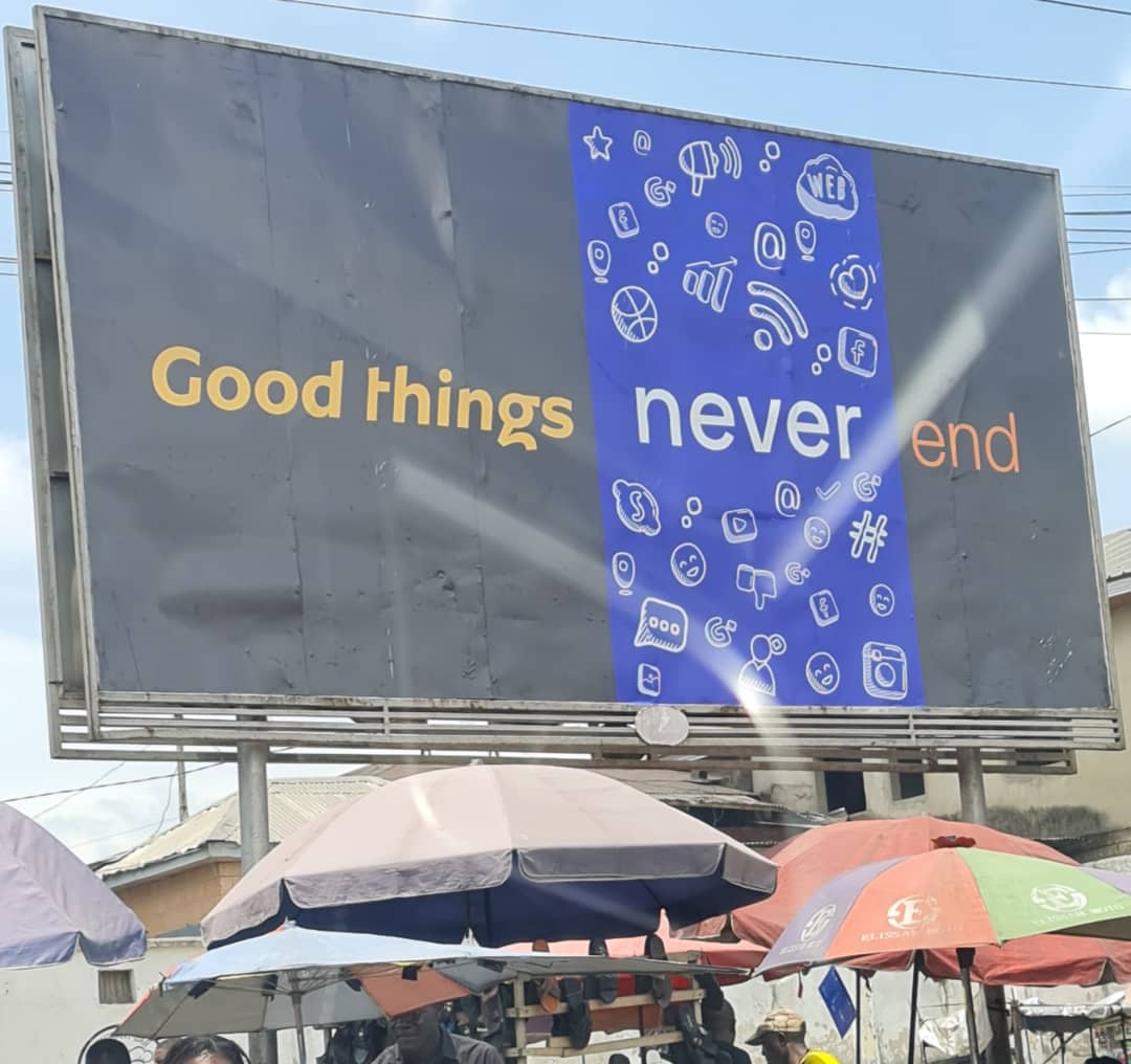 MireilleEsso's tweet photo. MTN, Camtel, Orange sur la même affiche... dites nous aussi ! Ou c'est l'ART qui fait la pub ? 😂 https://t.co/lq5q9RFW9y