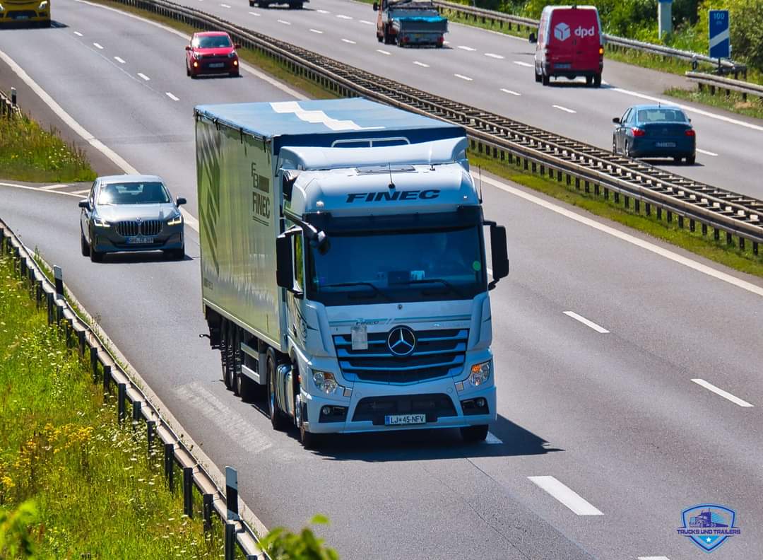 T_und_T's tweet photo. Transport #Finec, #Grosuplje
#lkw #lastwagen #truck #lorry #brummi #vrachtwagen #transport #trucking #truckphoto #truckspotting #truckspotter #truckfotografie #lkwfotografie #truckpictures #lkwbilder #lkwfotos #Hängerzug #spedition #Mercedes #Mercedestrucks #Actros https://t.co/1gBMaNO5gt