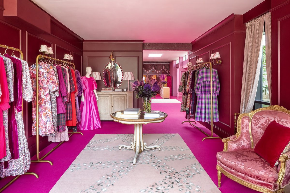 On 17th  of May, #Innerplace members are invited to an exclusive 'Evening with Isabel' event. Meet #DailyDressEdit founder, #IsabelSpearman &amp; mingle with female founders of various fashion brands while enjoying canapés &amp; drinks. For more info contact us.

 #BritishBrands #London